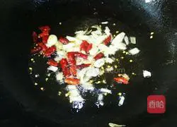 Illustration of how to make spicy and sour lotus root slices 4