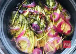 Illustration of how to make pickled cucumbers 6