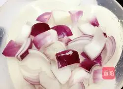 Illustration of how to soak chicken feet 5