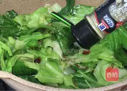 Illustration of how to make hand-shred cabbage 6