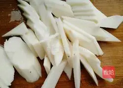  Illustration of how to stir-fry yam with celery 7