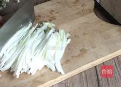 Illustration of how to make plain three silk rolls 3