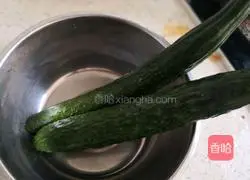 Illustration of how to mix cucumber shreds 1