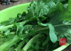 Illustration of how to make garlic and bitter sesame seeds 1