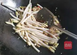 Illustration of how to make peanut sprouts in oyster sauce 5