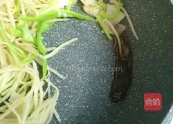 hot pepper Illustration of how to make shredded potatoes 8