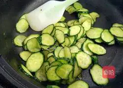 Illustration of how to make stir-fried cucumber slices 5