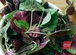 Illustration of how to make stir-fried red amaranth 1