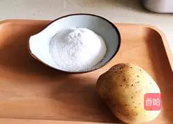 Illustration of how to make steamed potatoes with flour 1