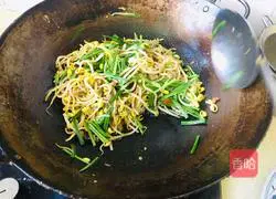 Illustration of how to make fried shredded beef with soybean sprouts and oil 10