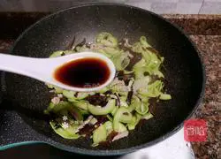 Illustration of how to make fried zucchini and fungus 11