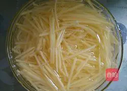 Illustration of how to make fried shredded potatoes 2