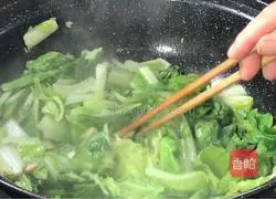 Illustration of how to make cabbage with melon seeds and kernels 7