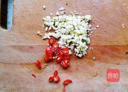 Illustration of how to make cold bitter chrysanthemum 4