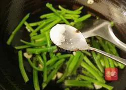 Illustration of how to make stir-fried fungus 6