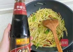 Illustration of how to make spicy and sour potato shreds 5