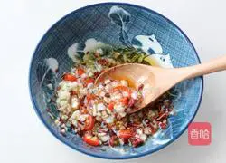 Illustration of how to make cold shredded king oyster mushrooms 4