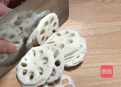 Illustration of how to make lotus root ears meet 2