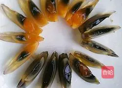 Illustration of how to make burnt preserved eggs 6