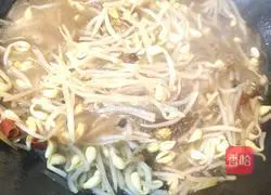 Illustration of how to make bean sprouts vermicelli cakes 12
