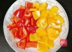 Illustration of how to stir-fry king oyster mushrooms with colored peppers 2