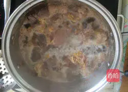 Illustration of how to stew beef brisket with potatoes and tomatoes 3