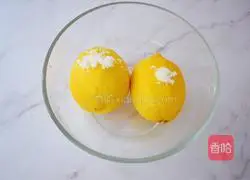 Illustration of how to make fruit cold brew tea 2