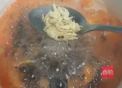 Illustration of how to make tomato, seaweed and egg drop soup 5