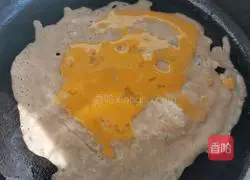 Illustration of how to make Tianjin pancakes and fruits at home 11