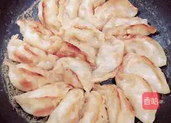 Illustration of how to make fried dumplings with bean-flavored soy milk 8