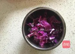 Illustration of how to make purple cabbage hand-rolled noodles 2