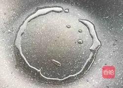 Illustration of how to make green onion and egg pancakes 7