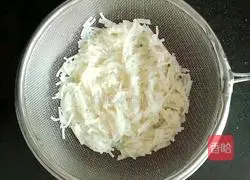 Illustration of how to make egg yolk and tofu noodles (baby complementary food) 9