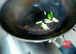 Illustration of how to make red braised elbow 4