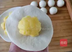 Illustration of how to make custard buns 14