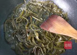 Illustration of how to make cold kelp shreds 5