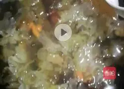 Illustration of how to make peach gum stewed in milk 6