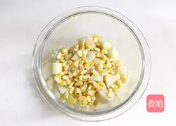 Illustration of how to make snow pear and corn stewed with rock sugar 3