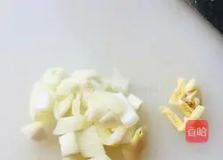 Illustration of how to make potato and tomato sauce and artemisia seed noodles 1