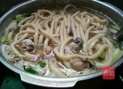 How to make scallion-flavored oyster meat noodle soup Illustration 12