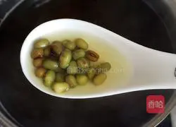 Illustration of how to quickly boil mung bean water 5