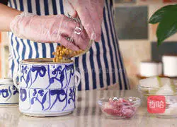 New Zealand Soybean, Winter Melon and Pork Ribs Soup Illustration 4