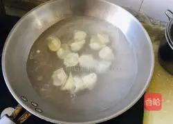 Illustration of how to make clear soup wontons 1