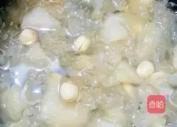 Illustration of Tremella Lotus Seed Soup 7