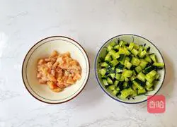 Illustration of how to make cucumber and diced chicken 2