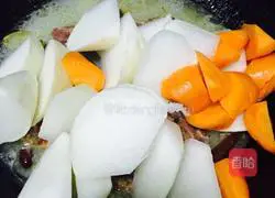 Illustration of how to stew radish with cured duck legs 11