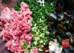 Illustration of how to make preserved egg wontons 2