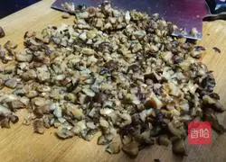 Illustration of how to make mushroom meat buns (coarse grain buns) without rolling the skin 3