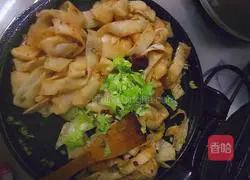 Illustration of how to make fried pancakes with garlic sauce 10