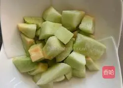 Illustration of how to make matcha yogurt fruit cup 2